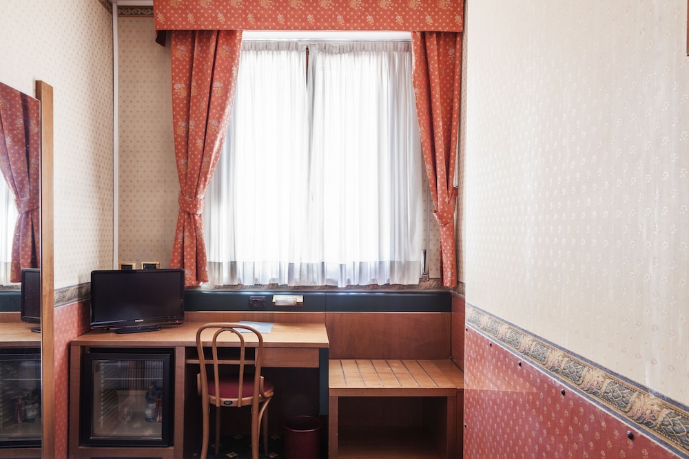 Hotel Des Etrangers 28/41