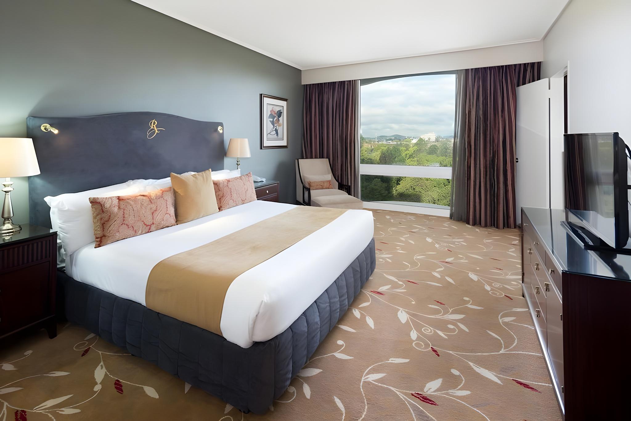 Executive, Suite, Jetted Tub