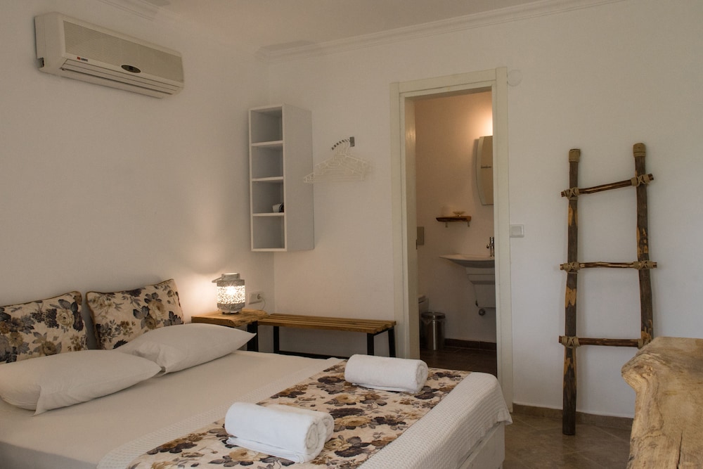 Pataros Hotel 10/49