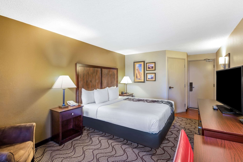 La Quinta Inn And Suites By Wyndham Oakland Airport Coliseum 20/45