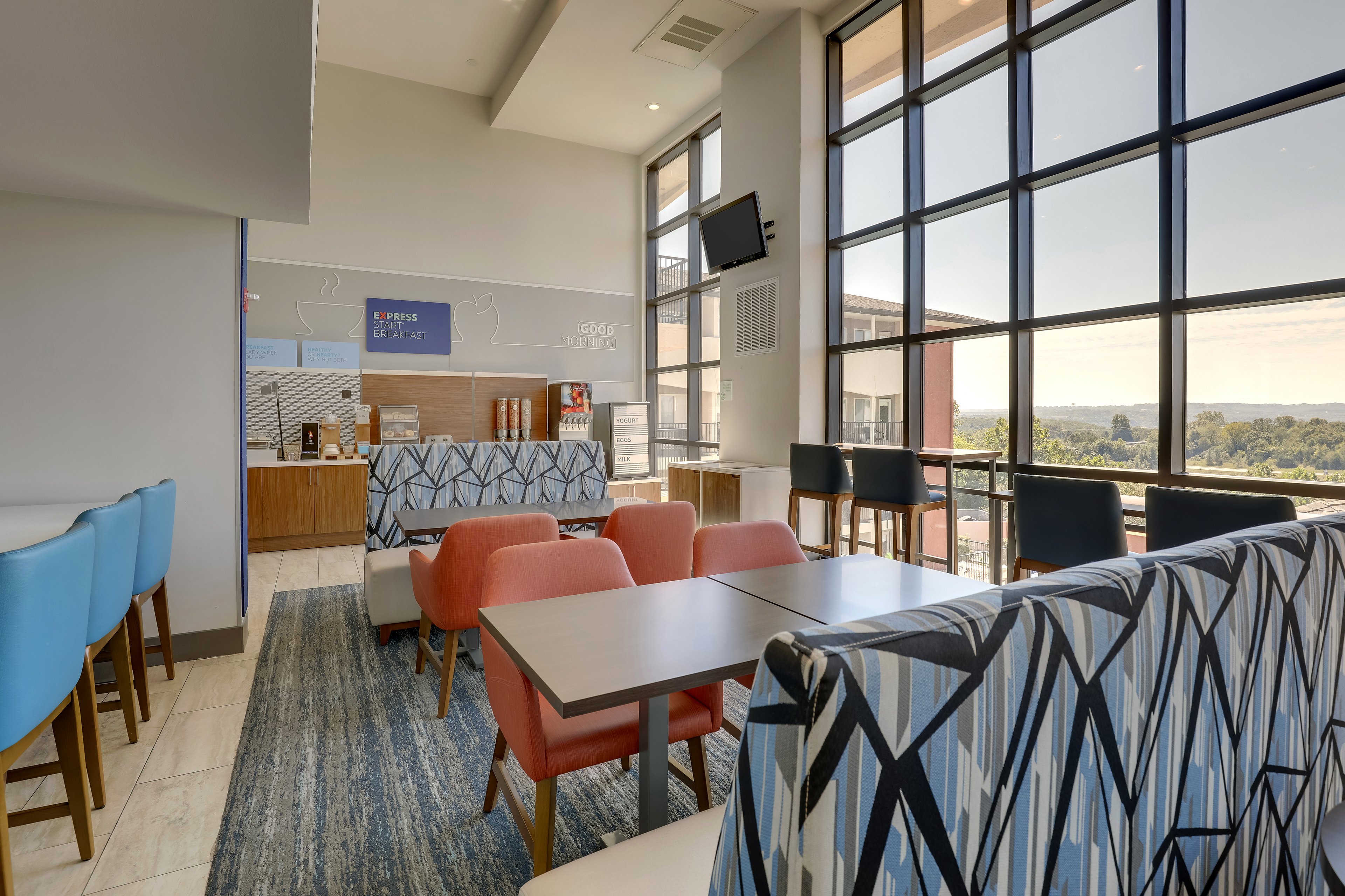 Holiday Inn Express Hotel Suites Branson 76 Cent 48/73