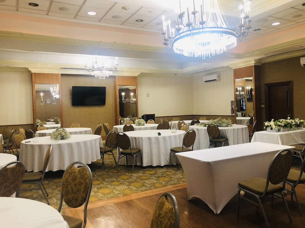 Hotel Executive Suites 46/57
