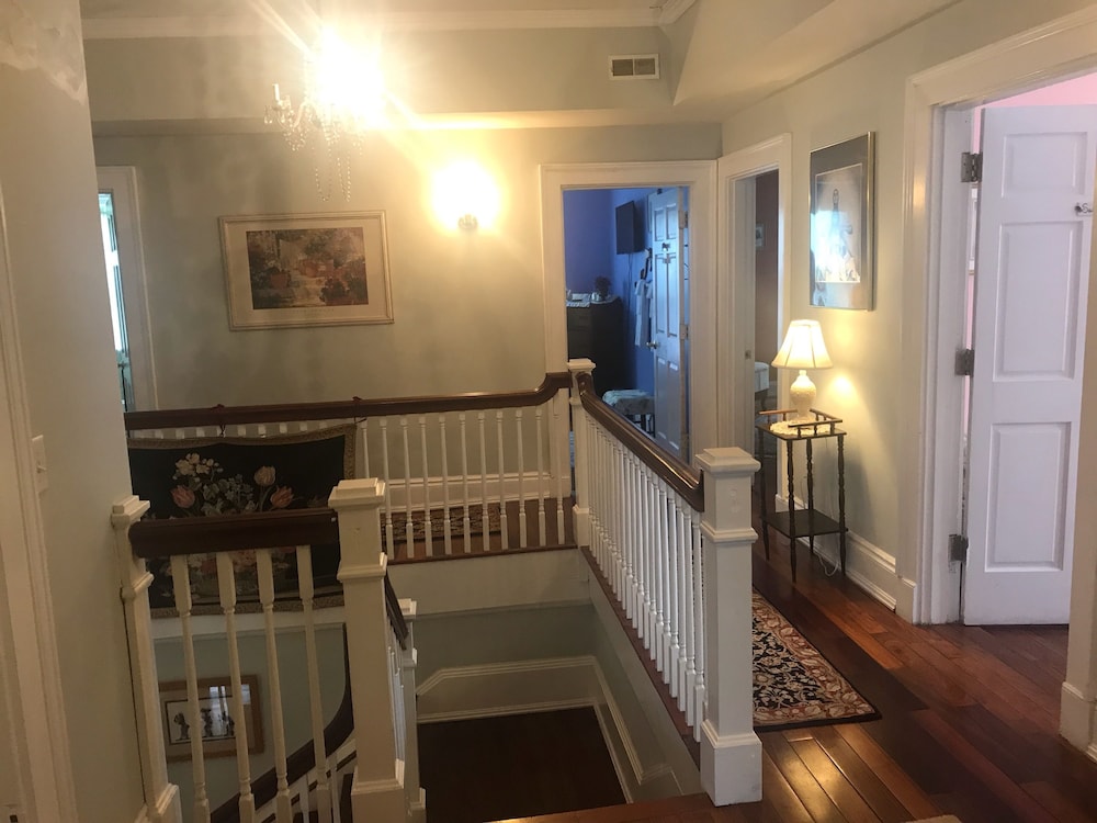Six Acres Bed Breakfast 25/33