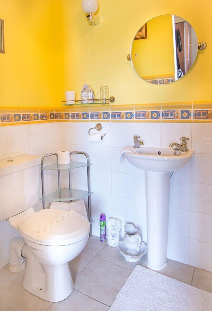 Creston Villa Guest House 30/33