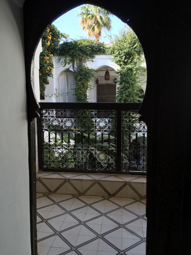Dar el Assafir 8/69