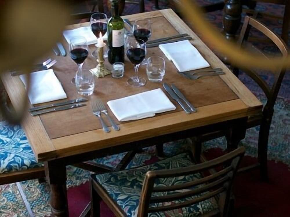 The Oakhill Inn 35/38