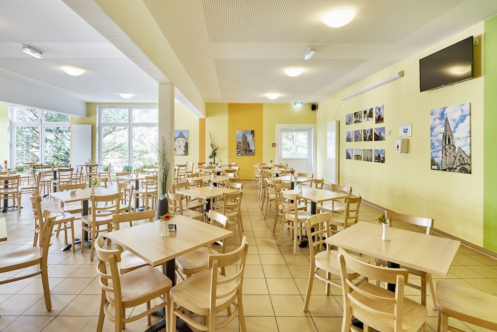 restaurant-cafeteria