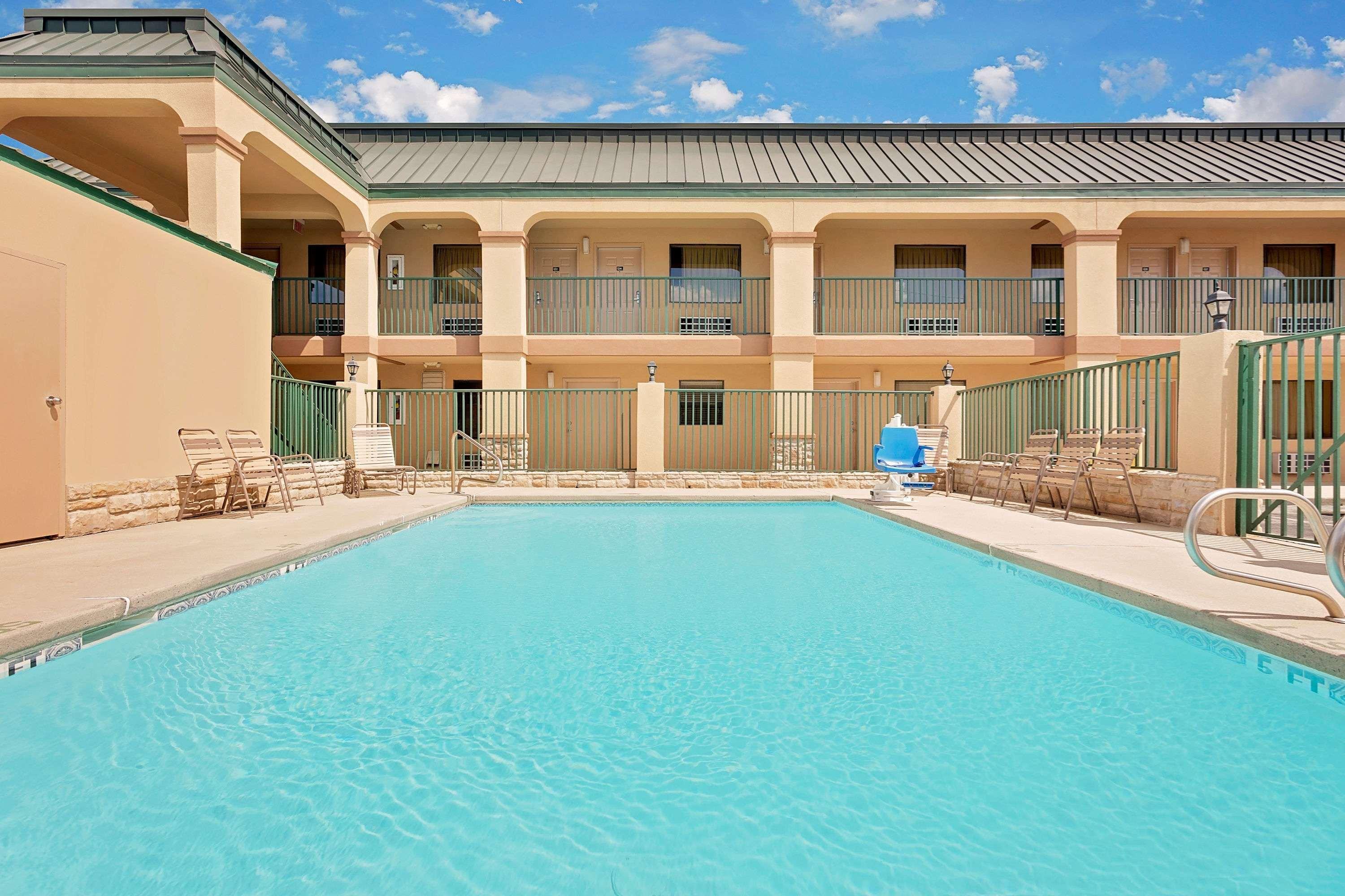 Super 8 by Wyndham Byron/South Macon 25/27