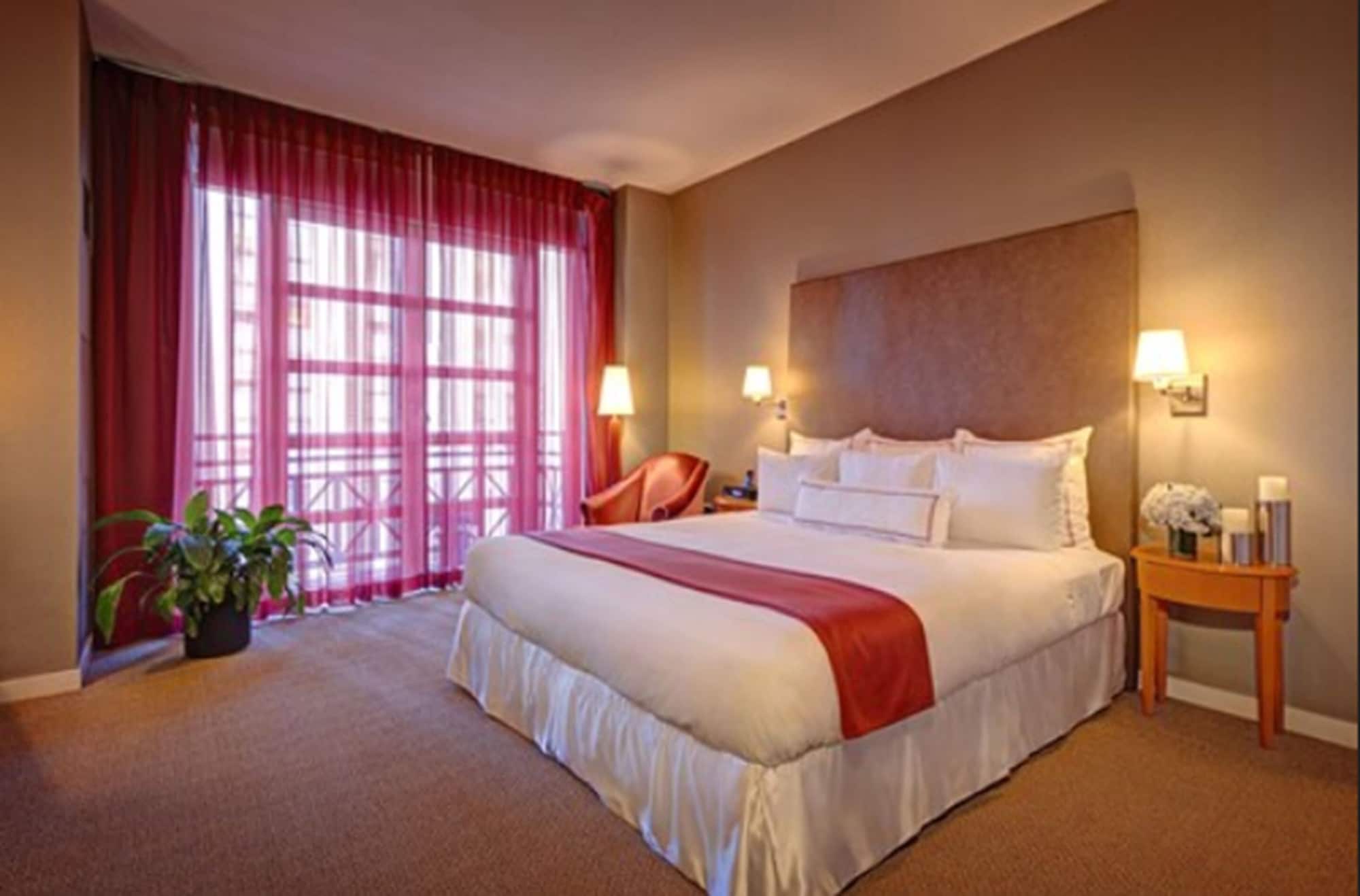 STANDARD, KING BED, BALCONY