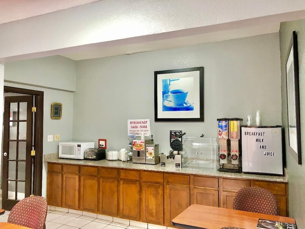 Americas Best Value Inn & Suites Yukon Oklahoma City 23/32