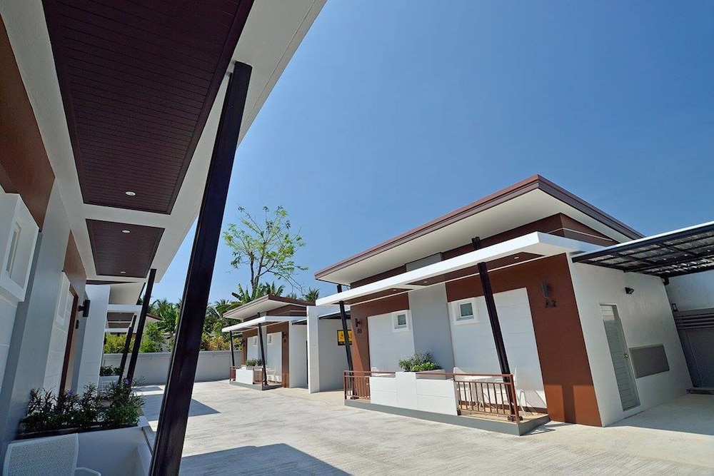 The Rich Resort 7/29