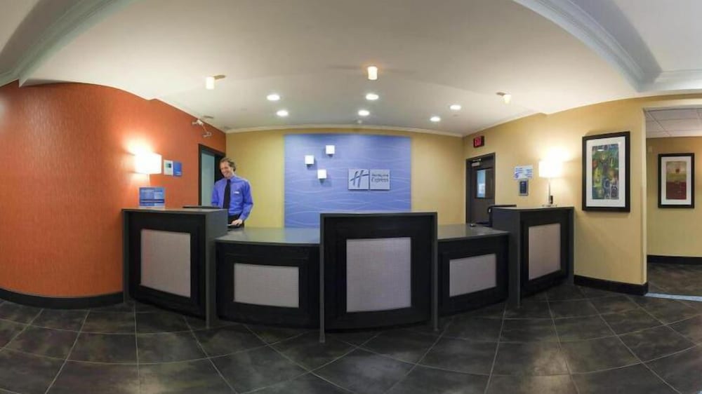 Holiday Inn Express Suites North Kansas City Ex Quality Inn Suites 7/52