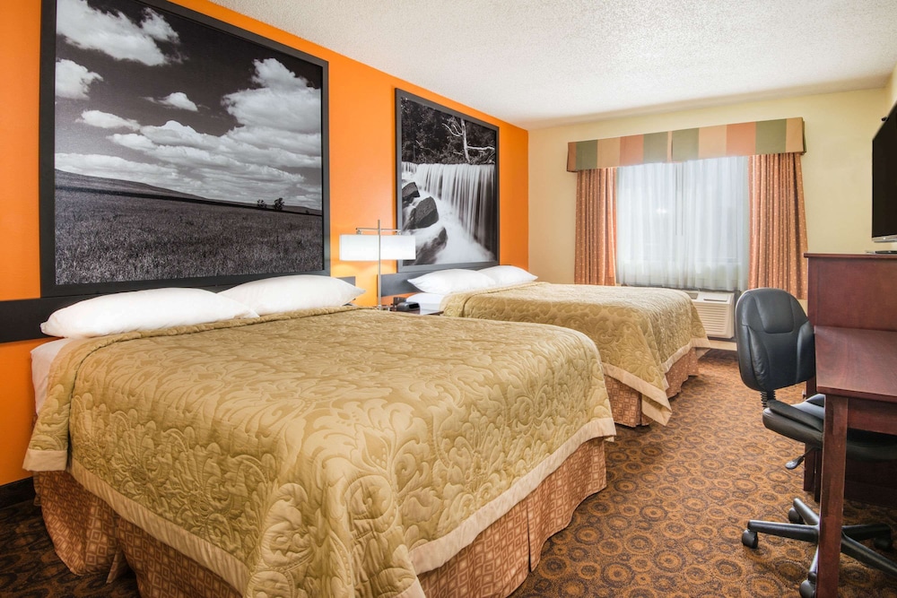 Super 8 By Wyndham Emporia 17/34