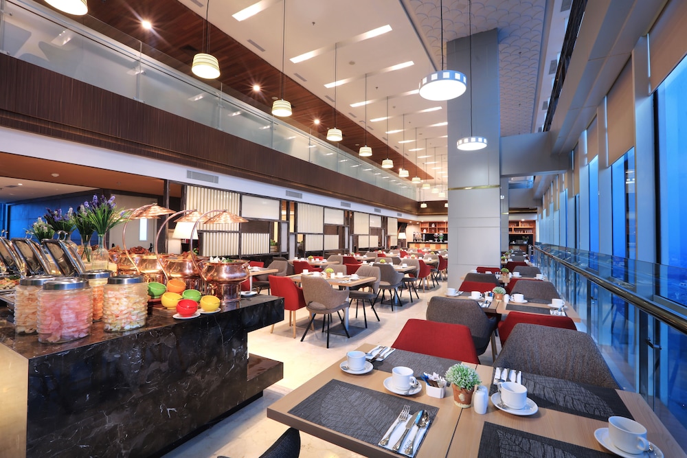 Aston Kartika Grogol Hotel and Conference Center 30/42