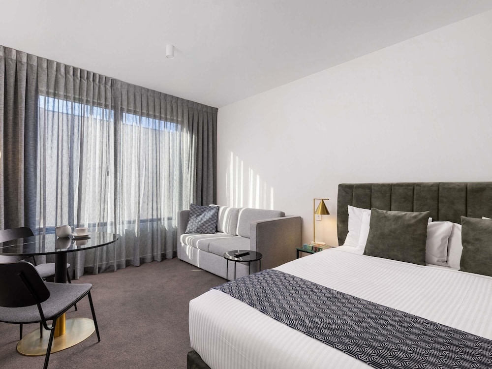 STUDIO, DOUBLE BED, KITCHEN