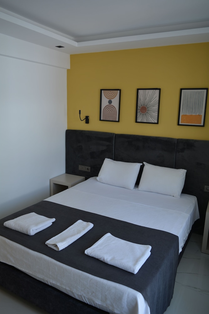 Leonis Hotel 13/50
