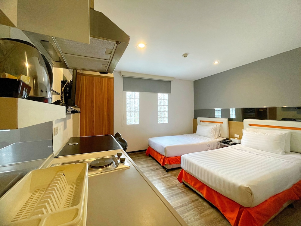 Arawana Express Phrom Phong (ex. Icheck Inn Regency Sukhumvit) 33/52