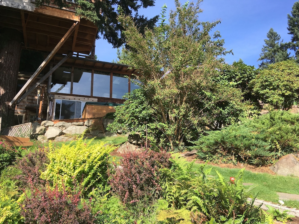 Cottage Lake Bed And Breakfast 38/50