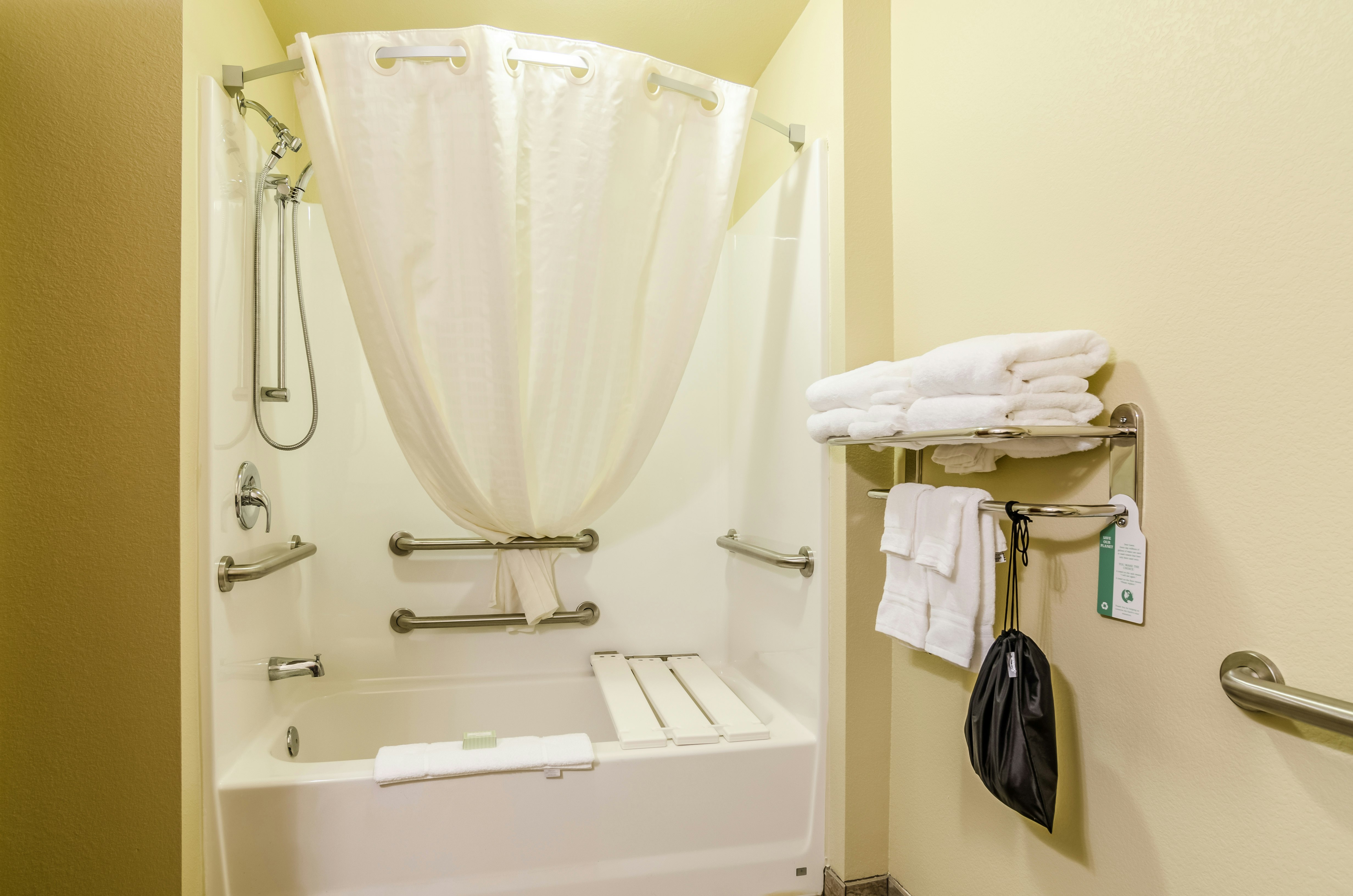 Cobblestone Hotel & Suites - McCook 50/50