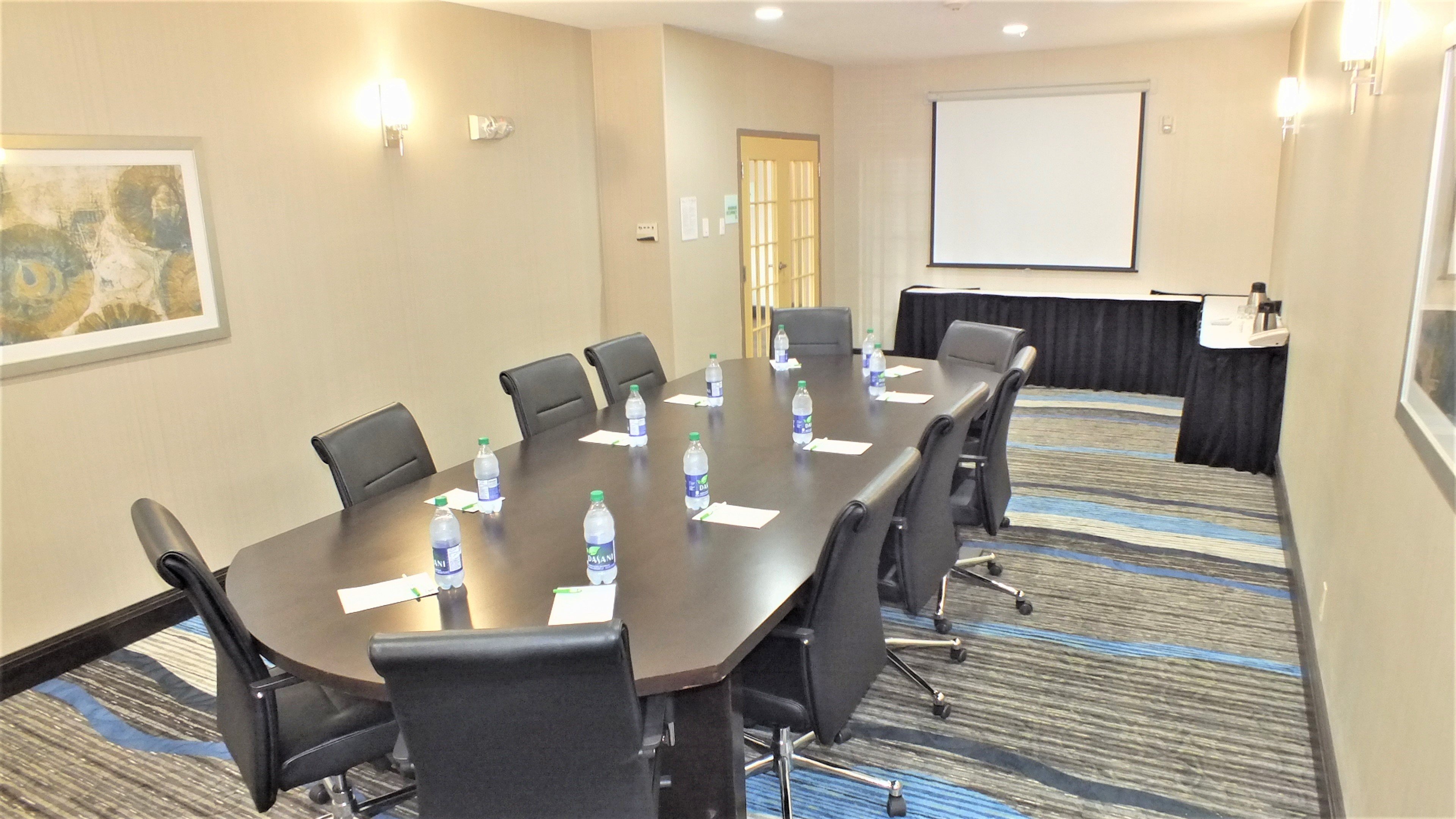 Holiday Inn Suites Regina 51/62