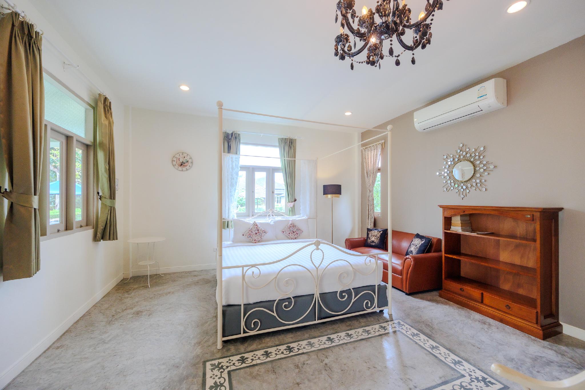 Studio, Villa