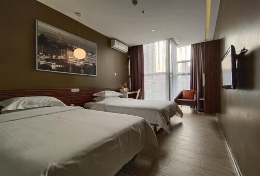Colour Inn Shenzhen Dongmen Branch 24/66