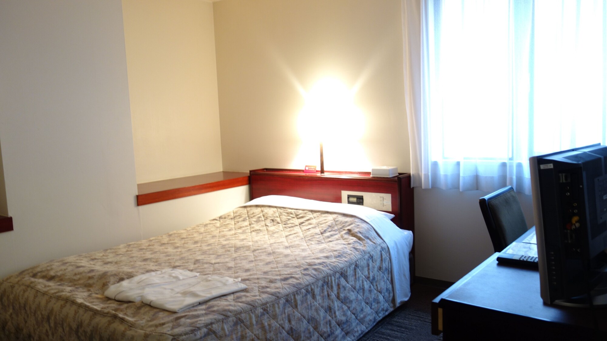 ROOM, DOUBLE BED, SMOKING