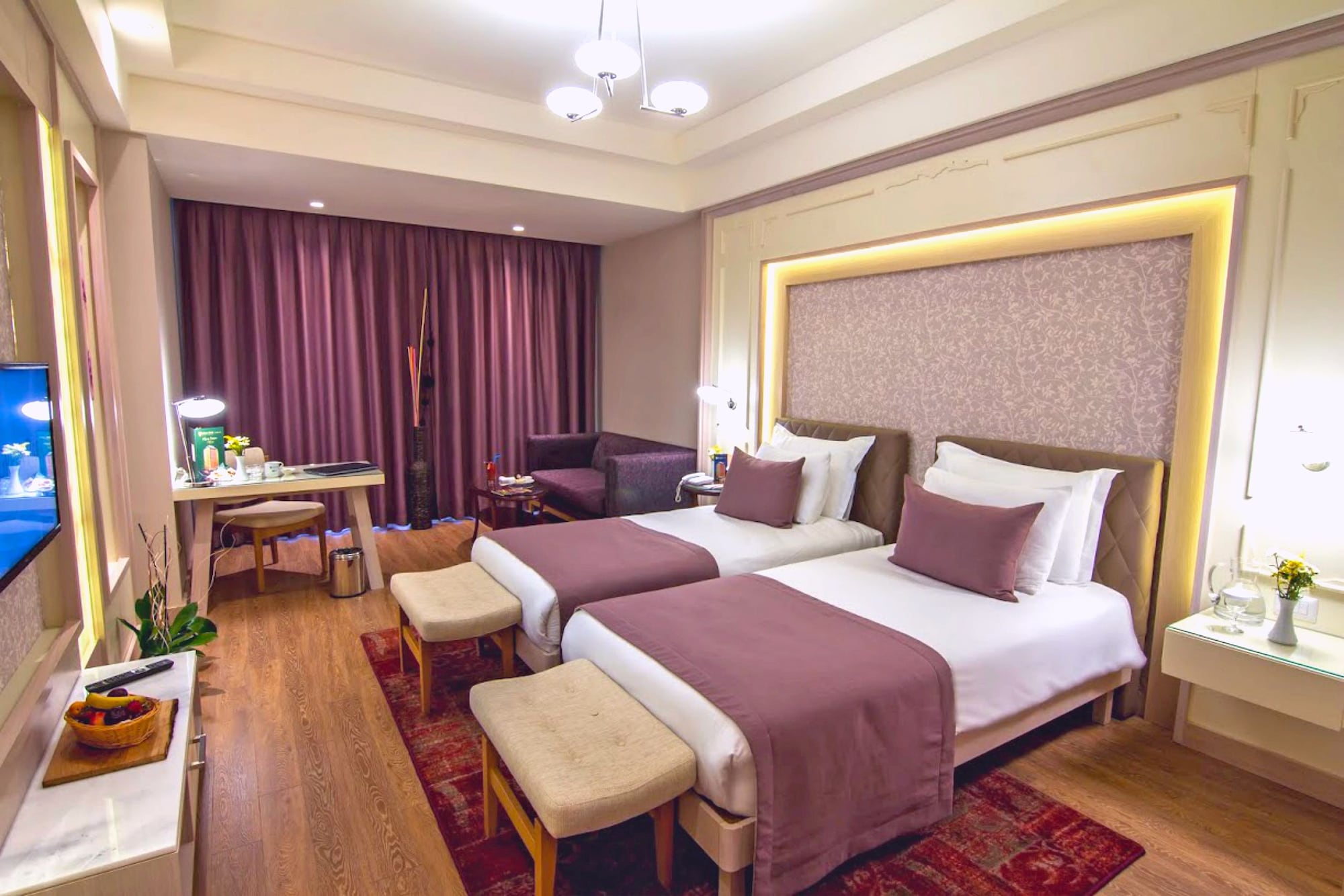 DELUXE, DOUBLE BED