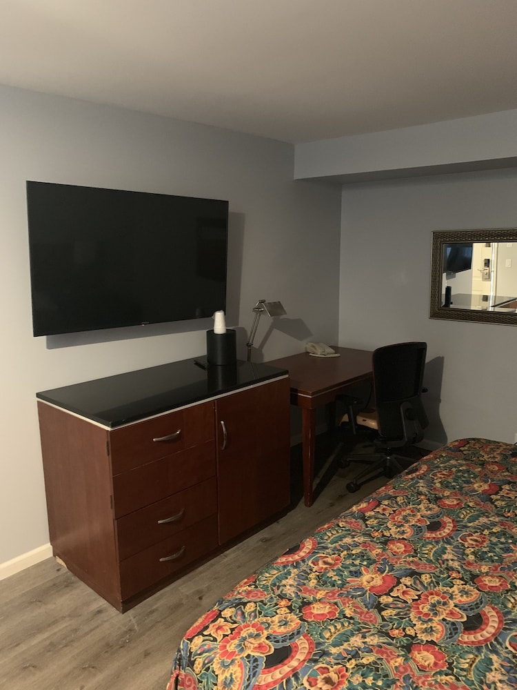 Skylark Motel 35/49