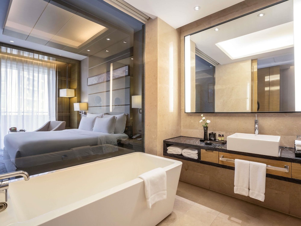SUPERIOR, TWIN BEDS, BALCONY