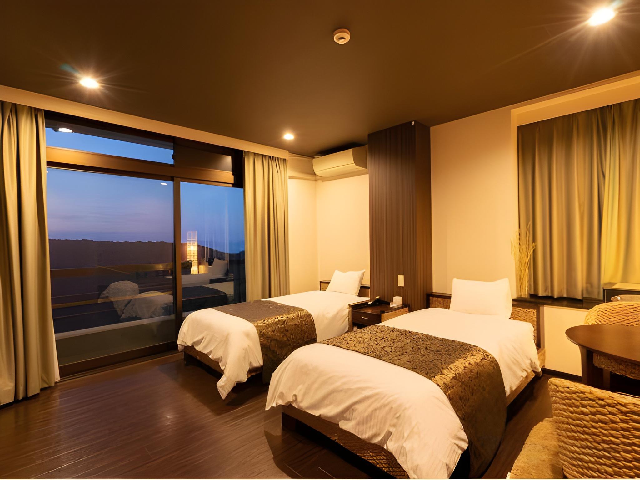 ROOM, TWIN BEDS, MOUNTAIN VIEW