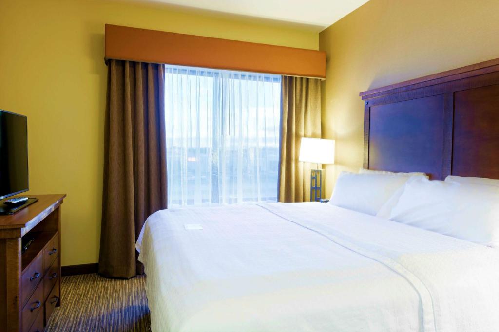 1 BEDROOM, SUITE, KING BED, ACCESSIBLE