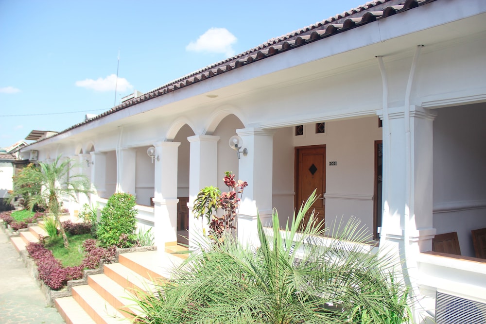 Front One Resort Yogyakarta 5/46