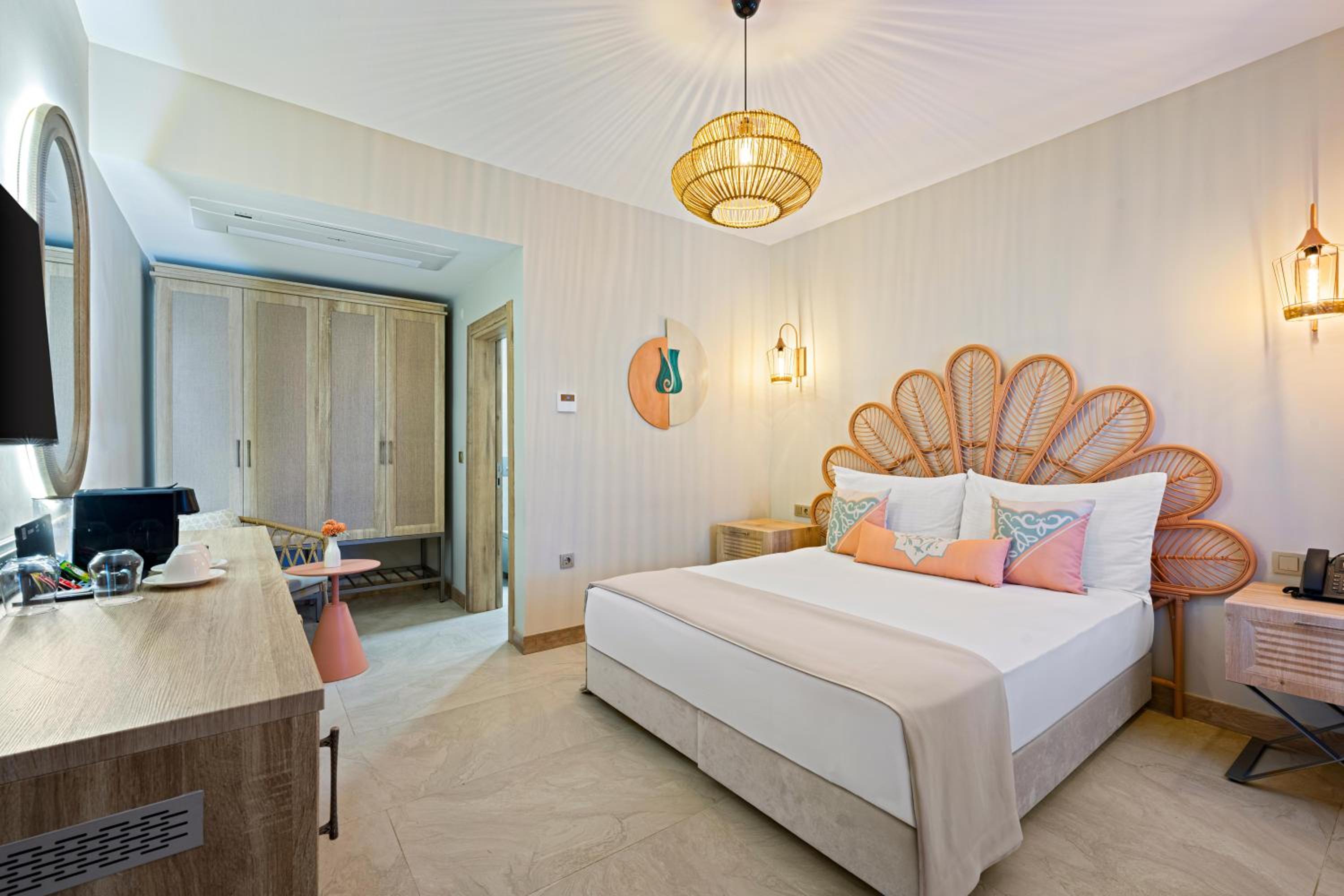 Room, Double Bed, Pool View