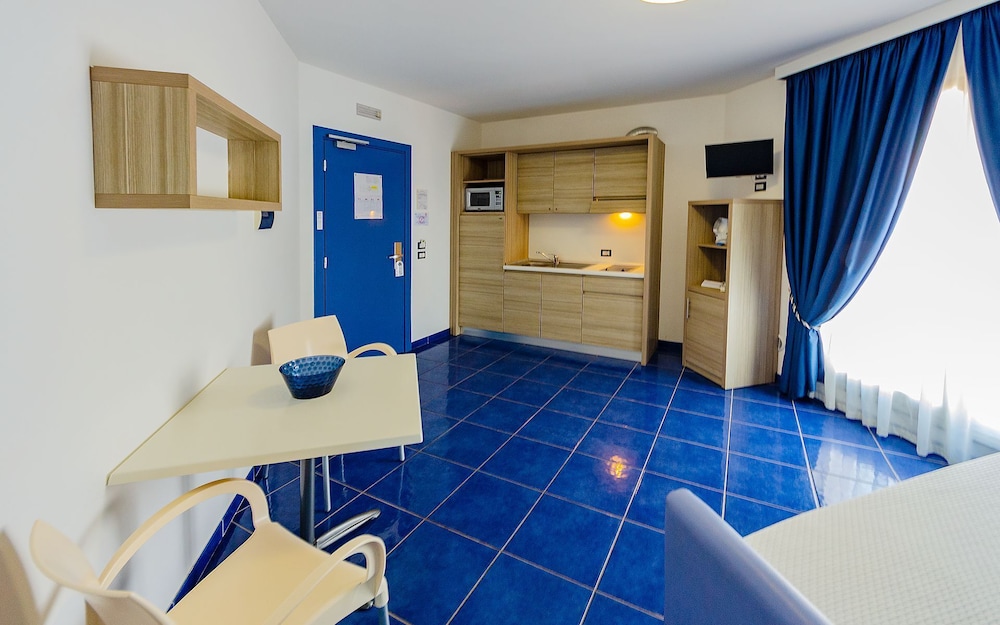 Astro Suite Hotel 18/50