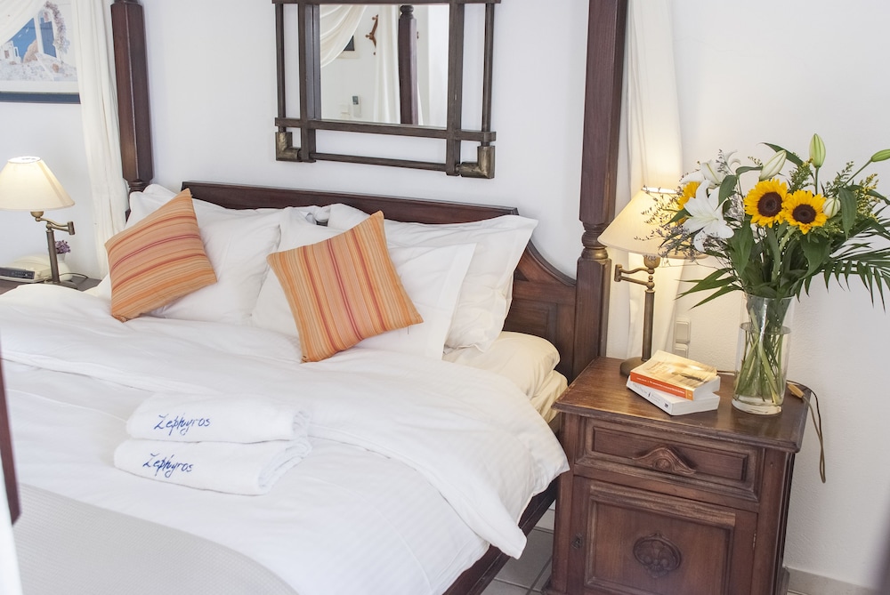 Zephyros Hotel 33/66