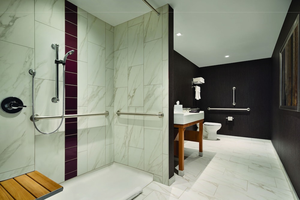 The Landing Hotel at Rivers Casino and Resort 13/63