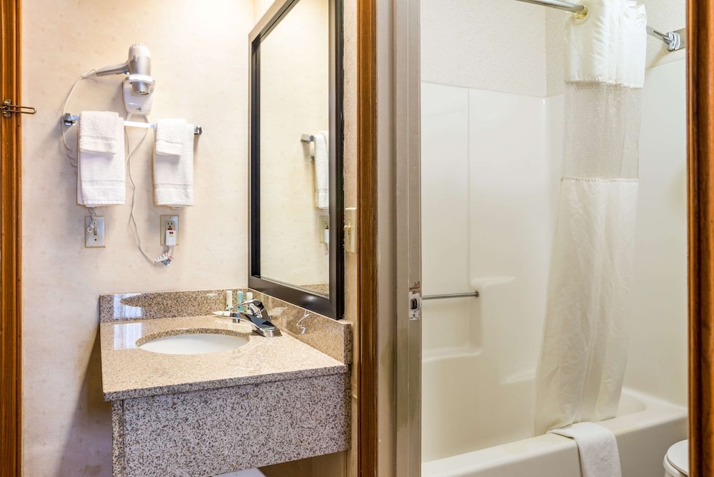 Quality Inn Traverse City 14/63