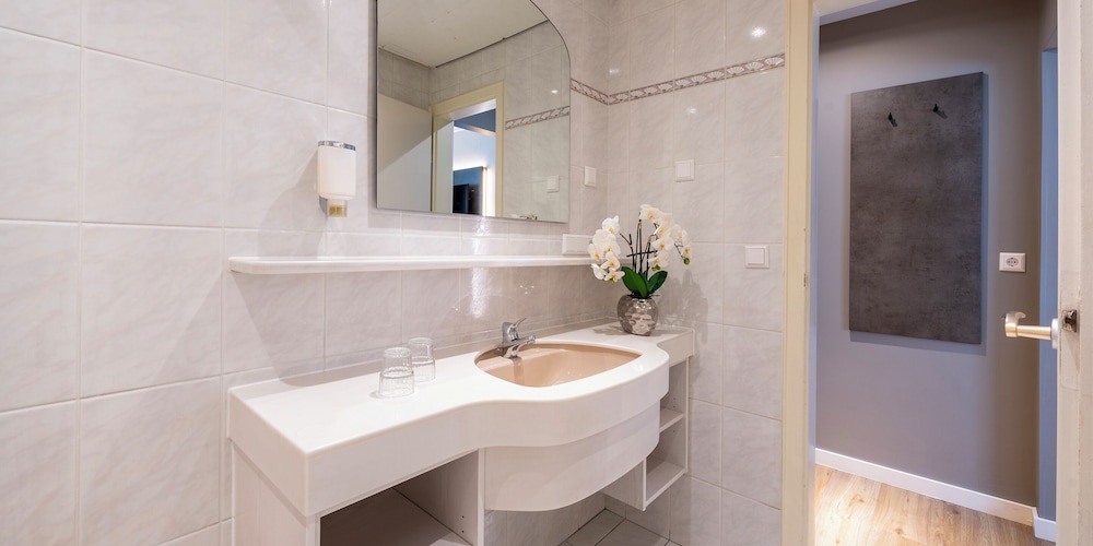غرفة كومفورت بسرير مزدوج، PLAZA INN Rieker Stuttgart Hauptbahnhof 6/7