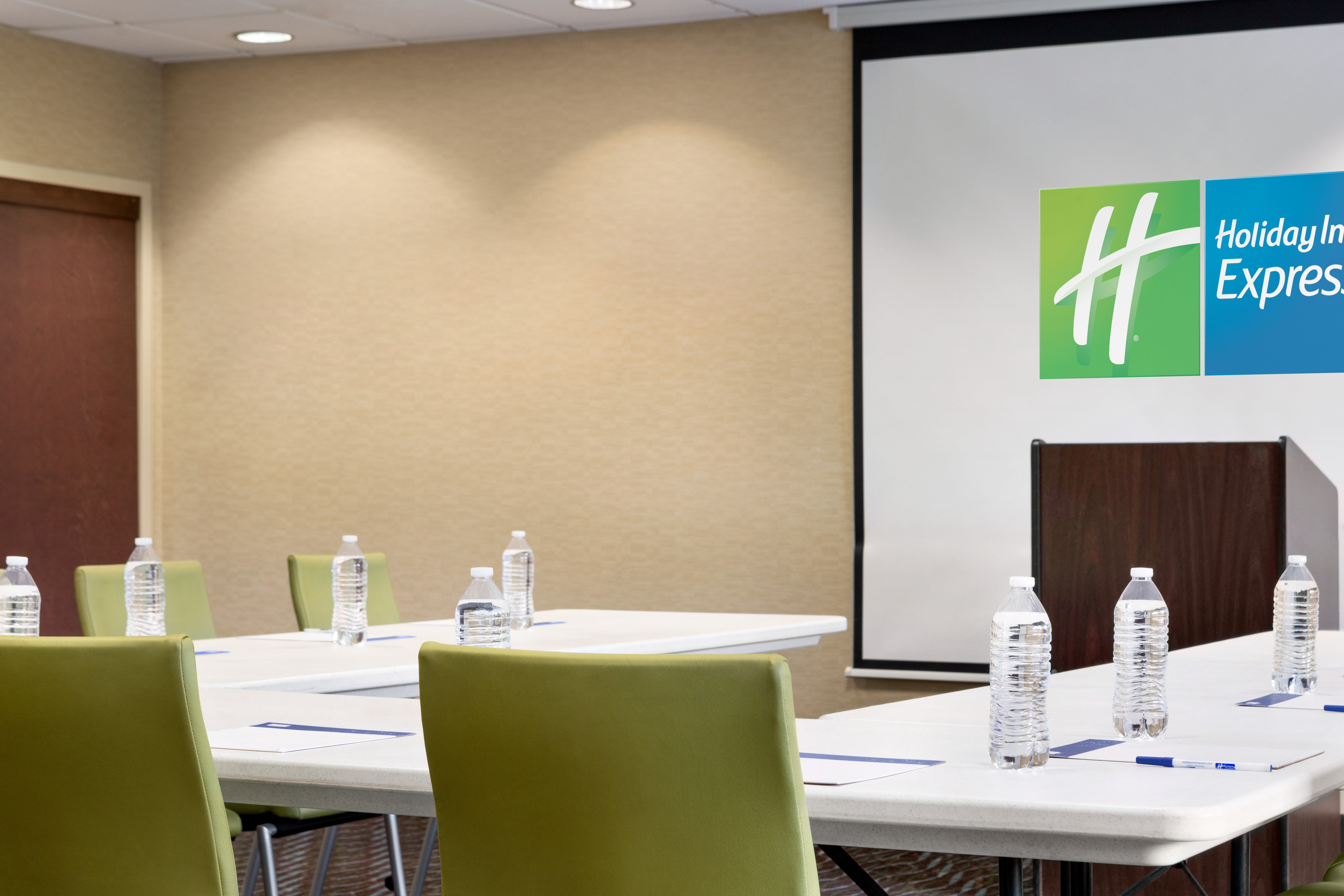 Holiday Inn Express Suites Anniston Oxford 22/24