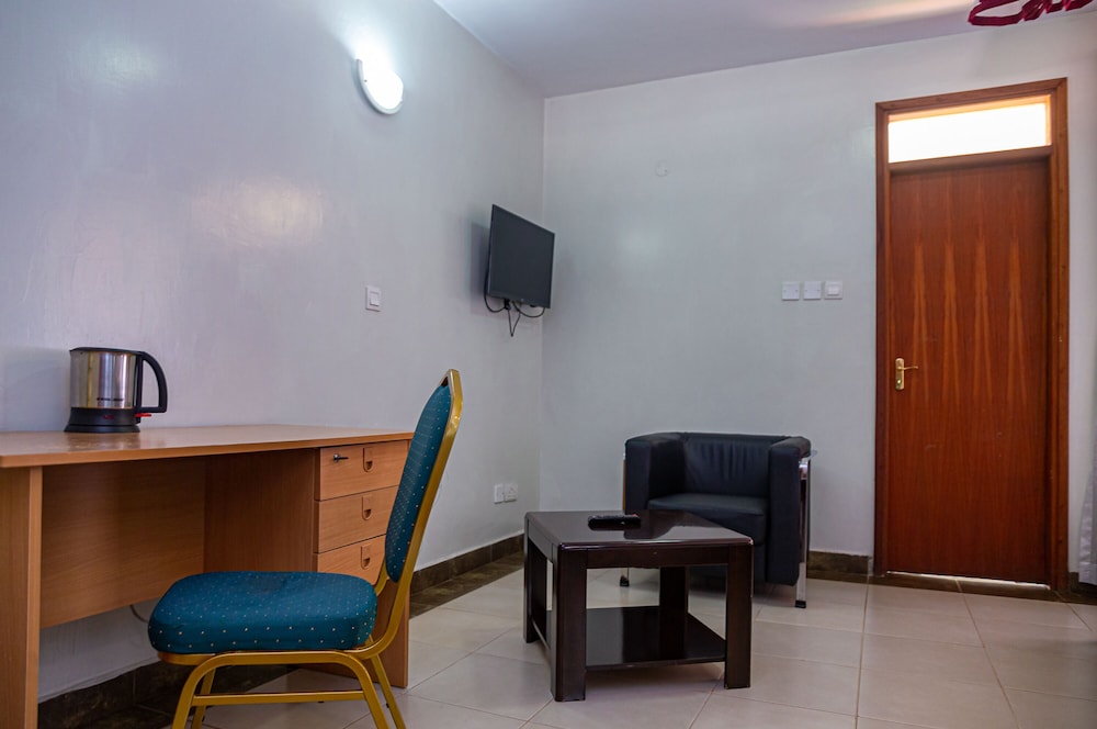 Desmond Tutu Guest House 14/23