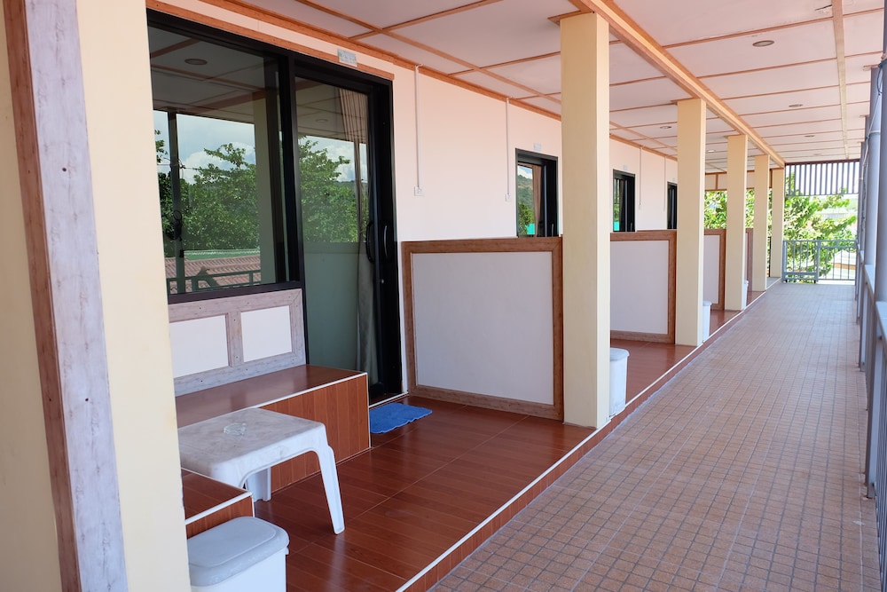 PHI PHI SAND SEA VIEW RESORT 40/57