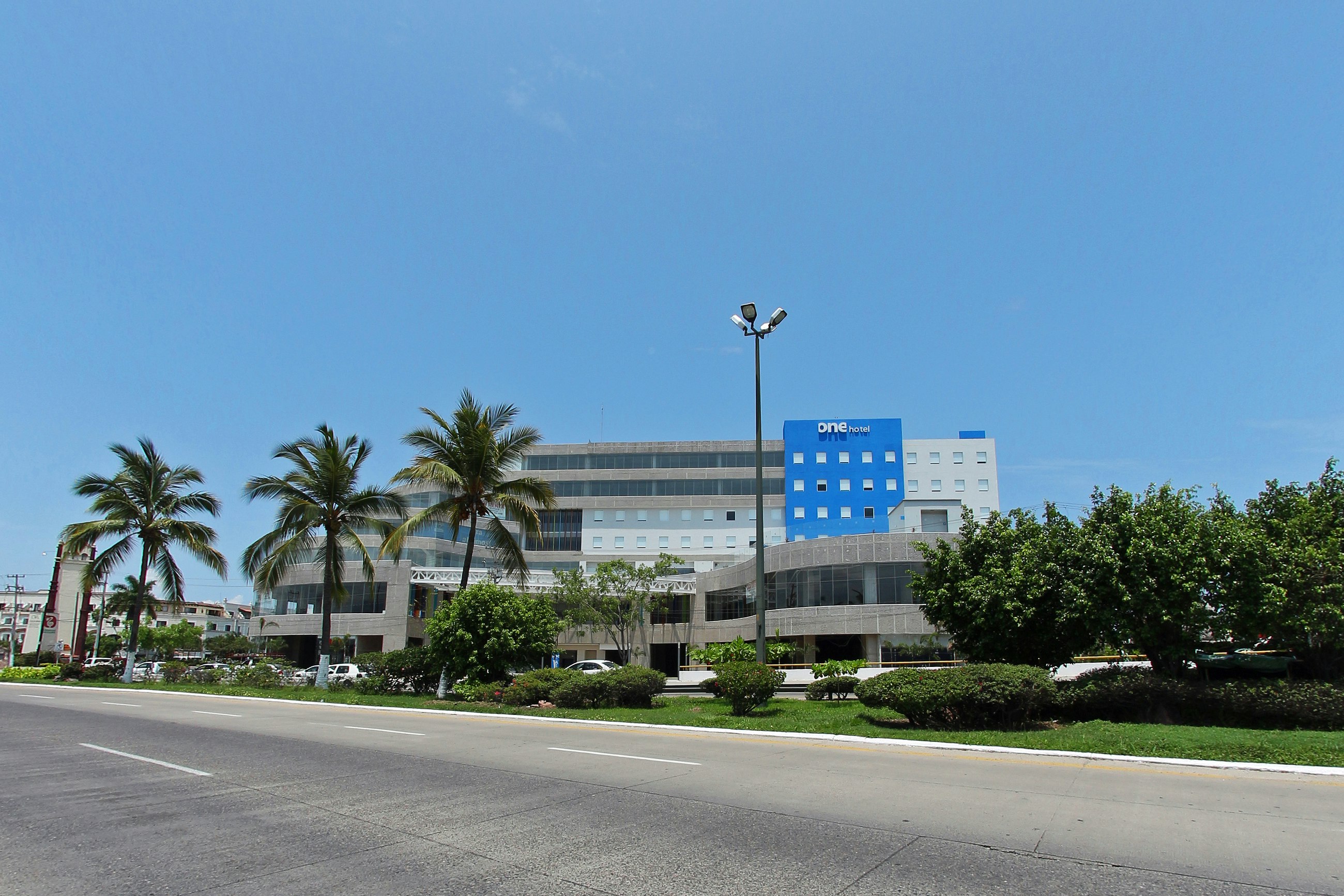 One Puerto Vallarta Aeropuerto 8/50