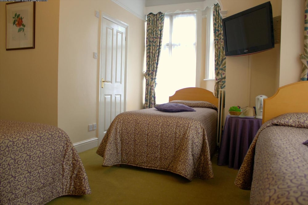 Gatwick Turret Guest House 18/45