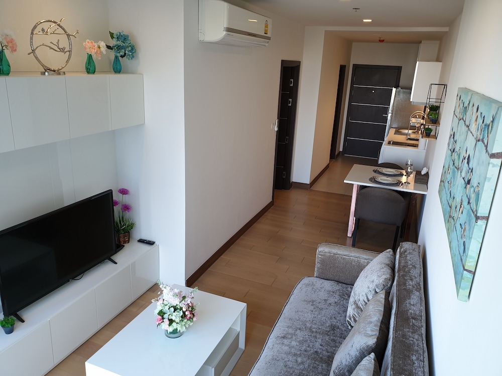 The Astra Luxury Suit condo 33/50