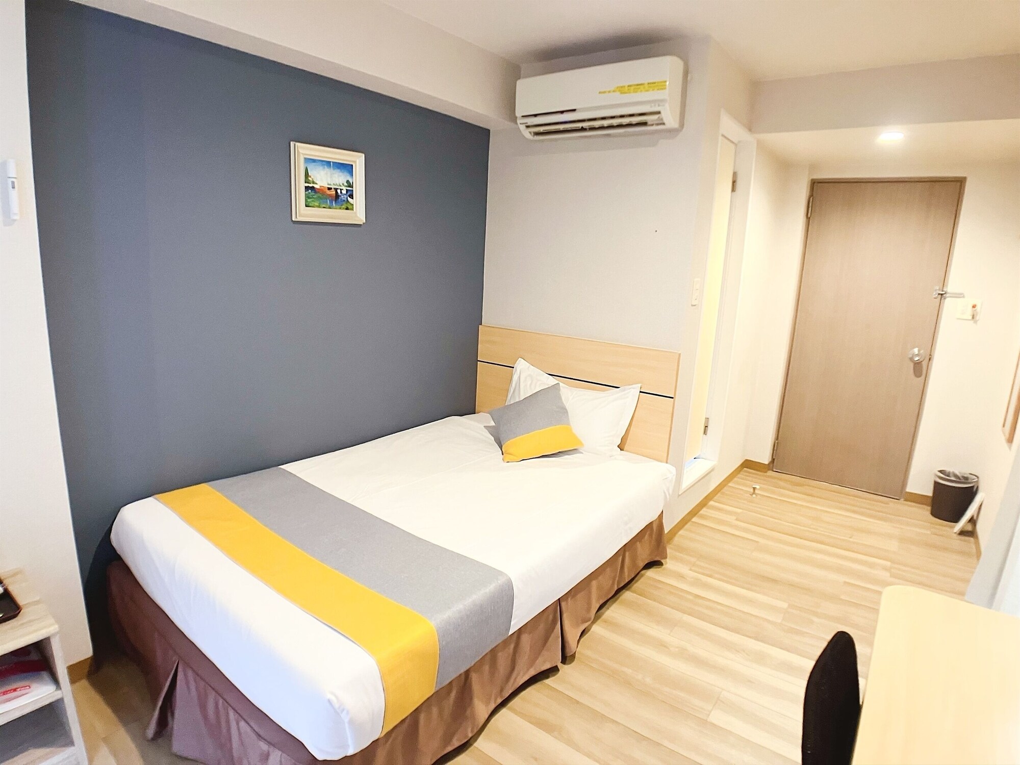 Semi Room, Single Bed