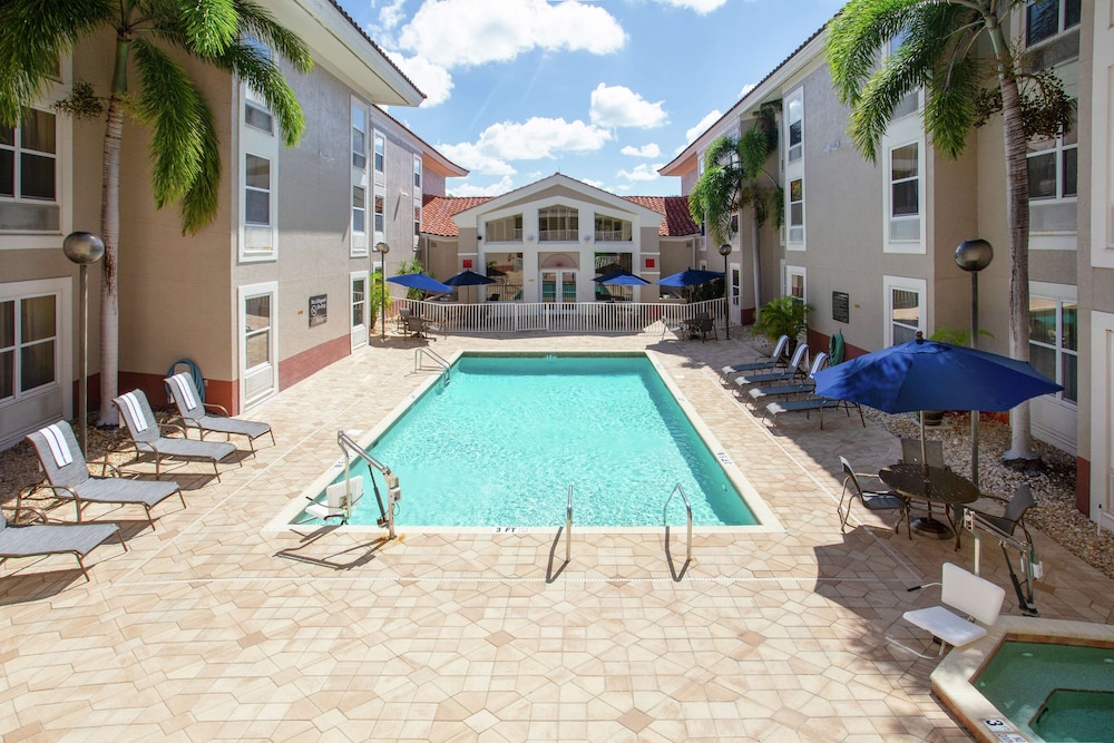 Hampton Inn & Suites Venice Bayside South Sarasota 19/36