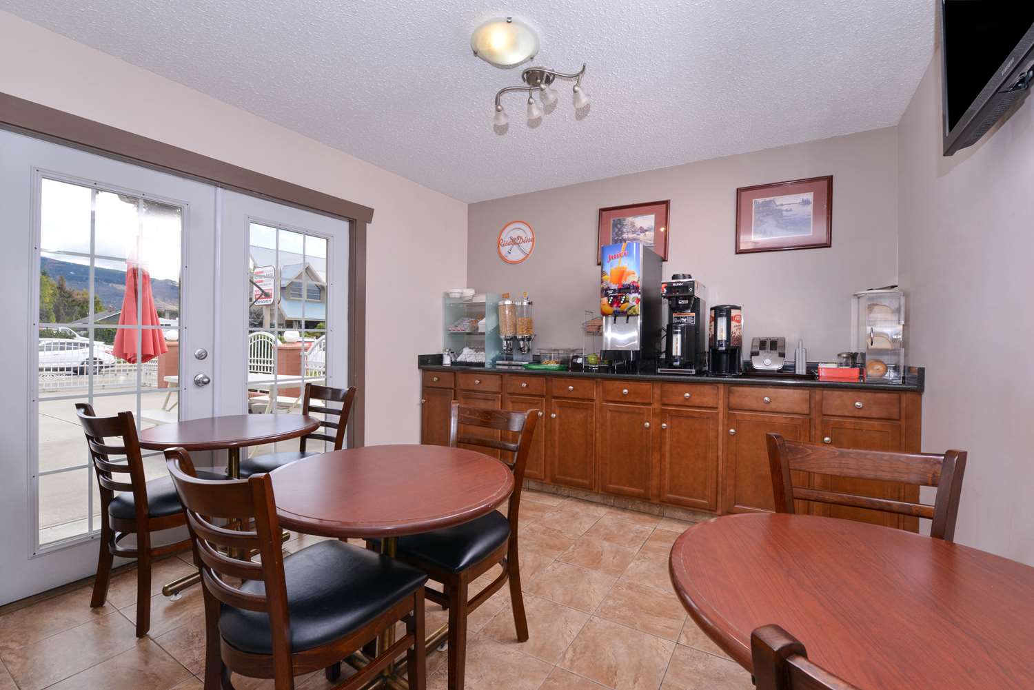 Canadas Best Value Inn Suites Vernon 11/16
