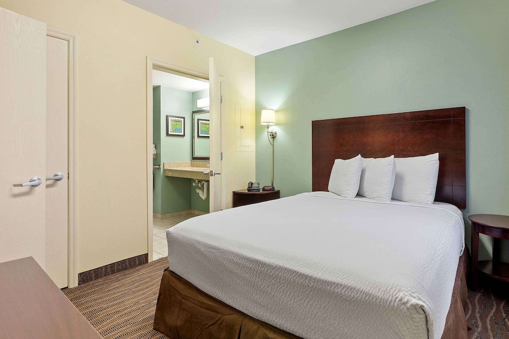 Crestwood Suites Lakeland 19/63