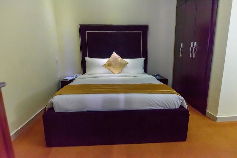 Cribville Hotel & Suites 17/41